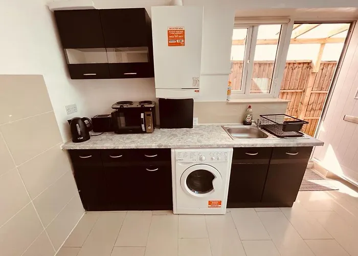Spacious 1 Bed Flat Near Heathrow