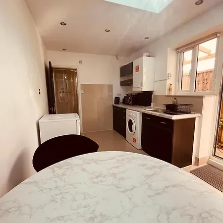 Spacious 1 Bed Flat Near Heathrow Hillingdon Exterior foto