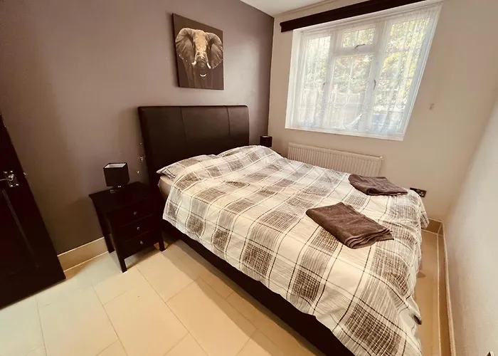 Spacious 1 Bed Flat Near Heathrow
