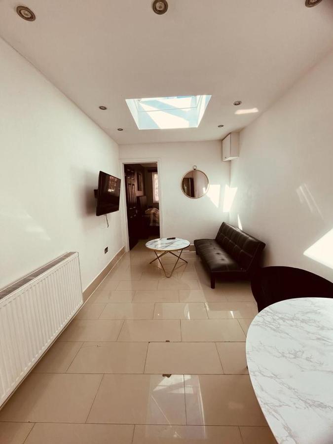 Spacious 1 Bed Flat Near Heathrow Apartment